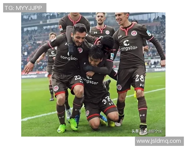 足球赛场激烈对决从球星登场顺序看如何影响比赛走向与胜负结果 足球赛场激烈对决从球星登场顺序看如何影响比赛走向与胜负结果